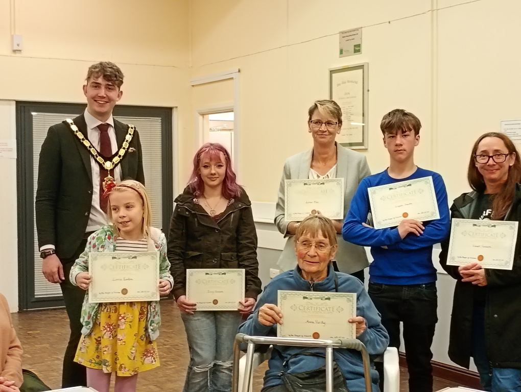 Mayor at gardening competion awards